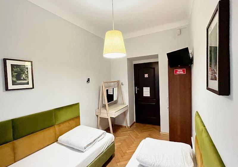 חדר סטנדרט חדר אמבטיה משותף, Hostel Helvetia   Privates In City Center And Old Town