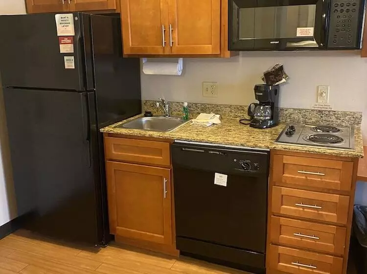 スタンダードスタジオ, Candlewood Williamsport, An Ihg