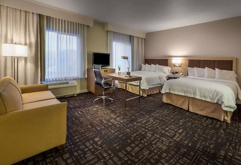 スタンダードスタジオ, Hampton Inn & Suites Reno