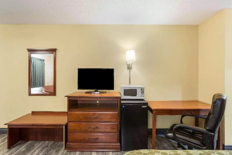 スタンダードスタジオ, Hampton Inn & Suites Reno