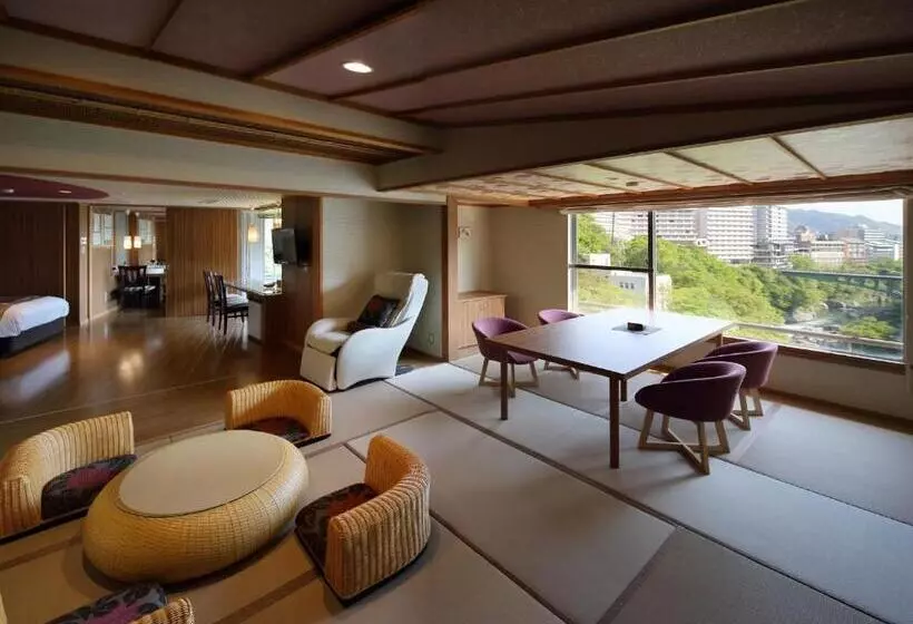 سوئیت با چشم‌انداز, Kinugawa Plaza