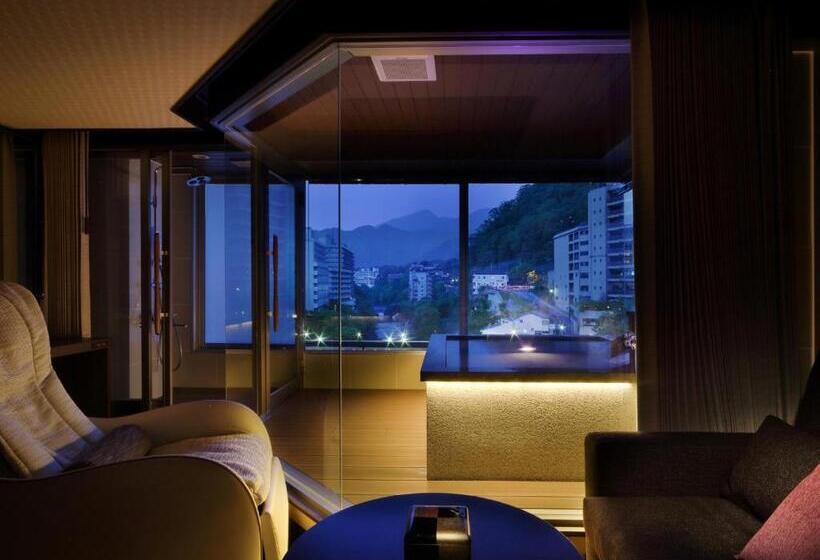 جناح ذو إطلالة, Kinugawa Plaza