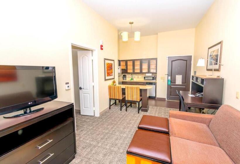 מיטת קינג בסוויטה, Staybridge Suites Houston   Iah Airport, An Ihg