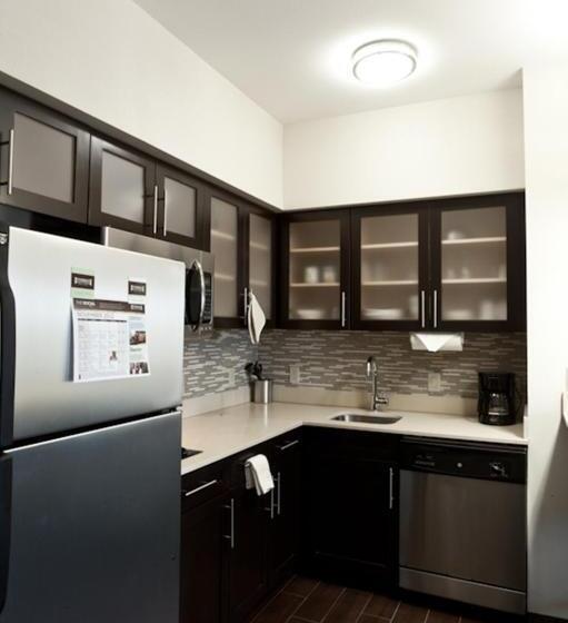 מיטת קינג בסוויטה, Staybridge Suites Houston   Iah Airport, An Ihg
