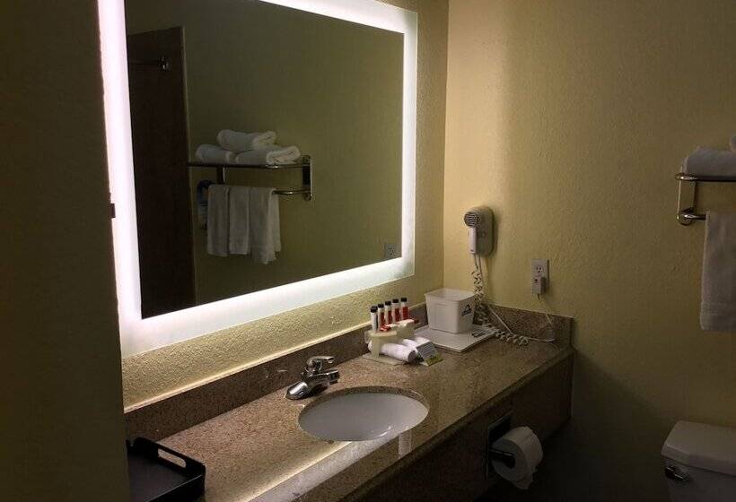 غرفة بيزنس, Days Inn & Suites By Wyndham Pasadena