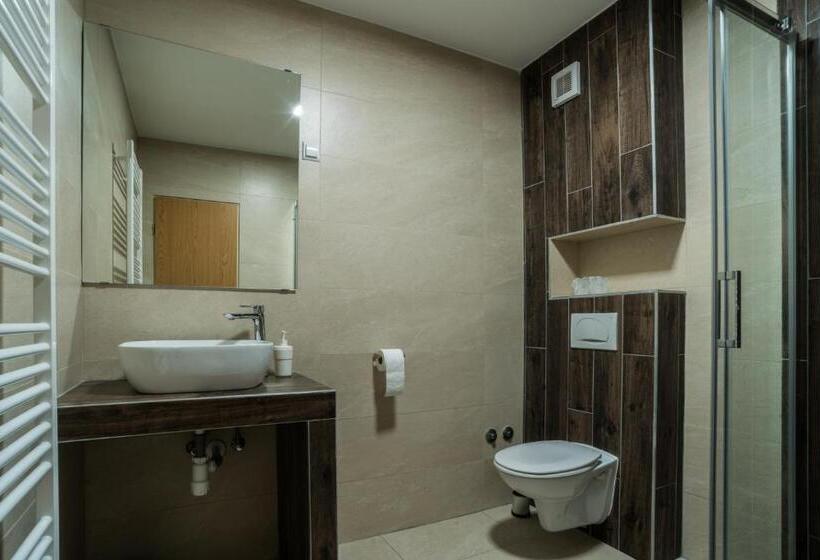 اتاق استاندارد, Fala