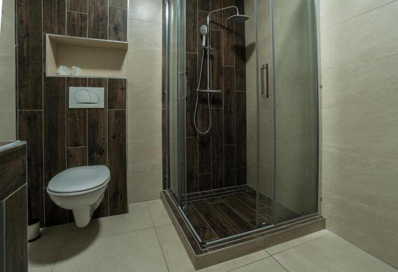 اتاق استاندارد, Fala