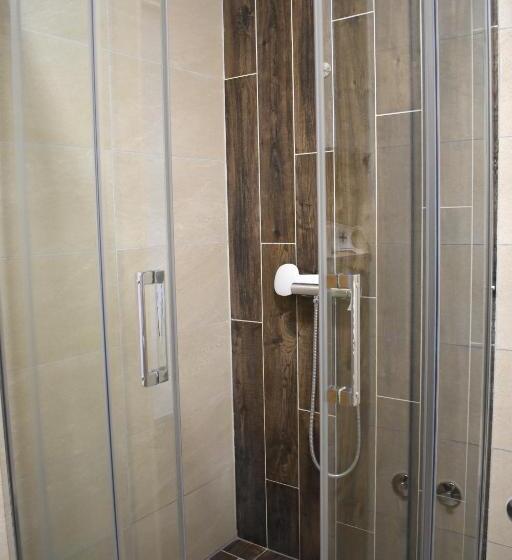 اتاق استاندارد, Fala