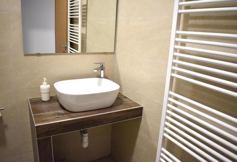 اتاق استاندارد, Fala