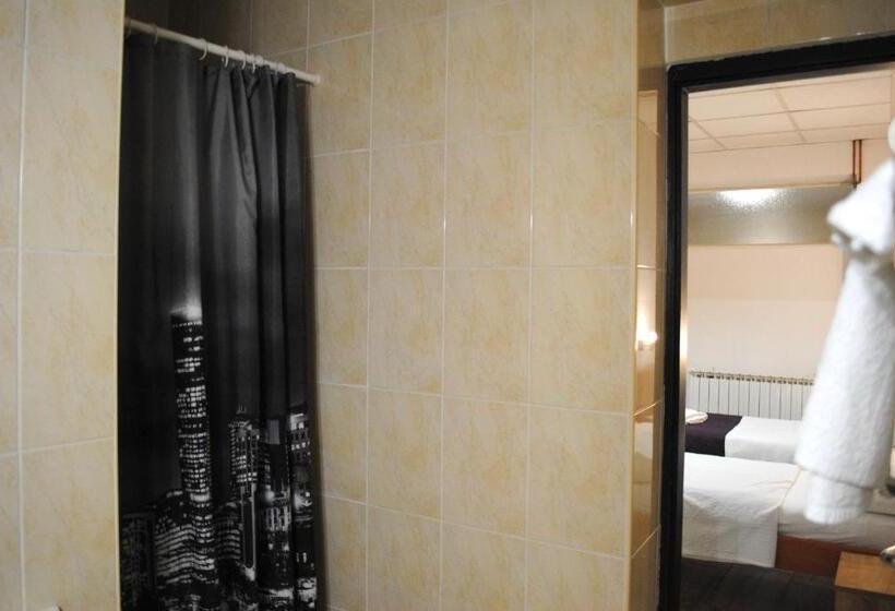 اتاق استاندارد چهار تخته, Fala