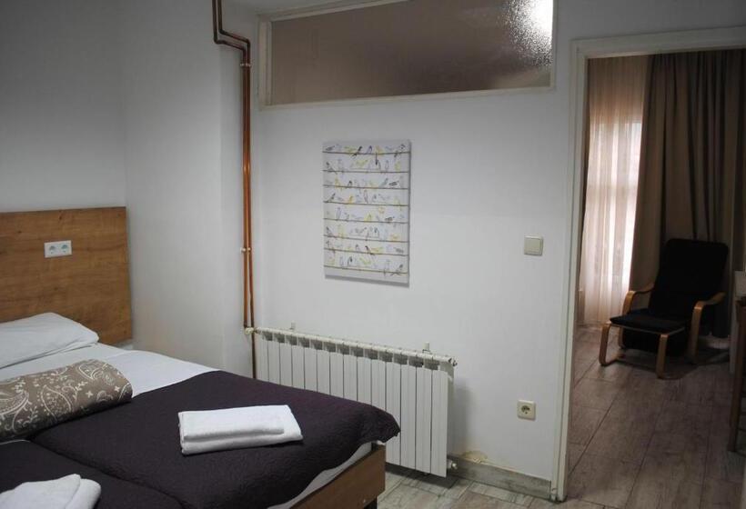 اتاق استاندارد چهار تخته, Fala