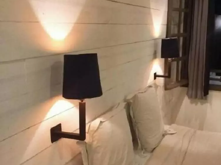 سوییت خانوادگی, Hôtel Restaurant La Ribaudière