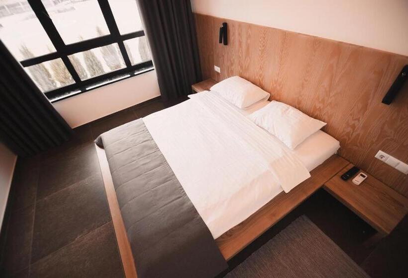 プールビュースイート, Sofia