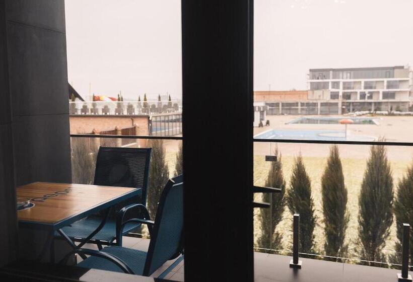 プールビュースイート, Sofia