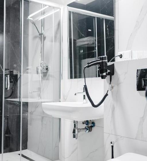 プールビュースイート, Sofia