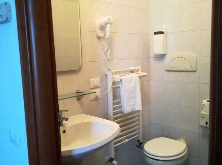 غرفة قياسية ثلاثية, Sport Village La Badia