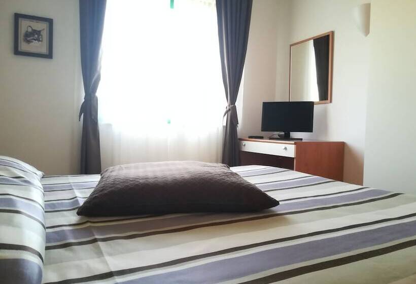 غرفة قياسية ثلاثية, Sport Village La Badia