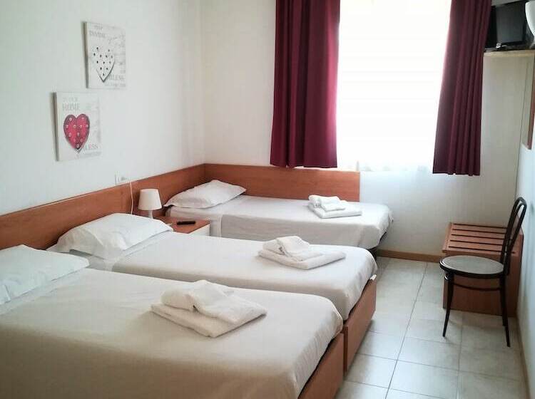 غرفة قياسية ثلاثية, Sport Village La Badia