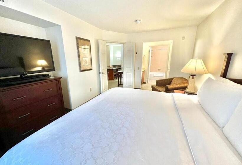 Люкс Кровать Кинг, Staybridge Suites Detroit Novi, An Ihg
