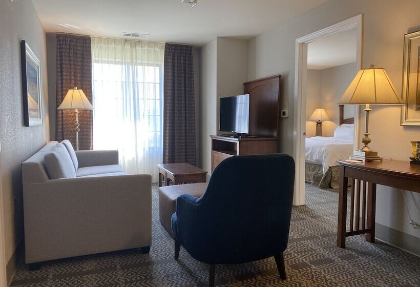 סוויטה, Staybridge Suites Milwaukee West Oconomowoc, An Ihg