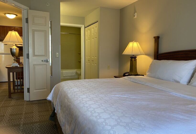 Люкс, Staybridge Suites Milwaukee West Oconomowoc, An Ihg