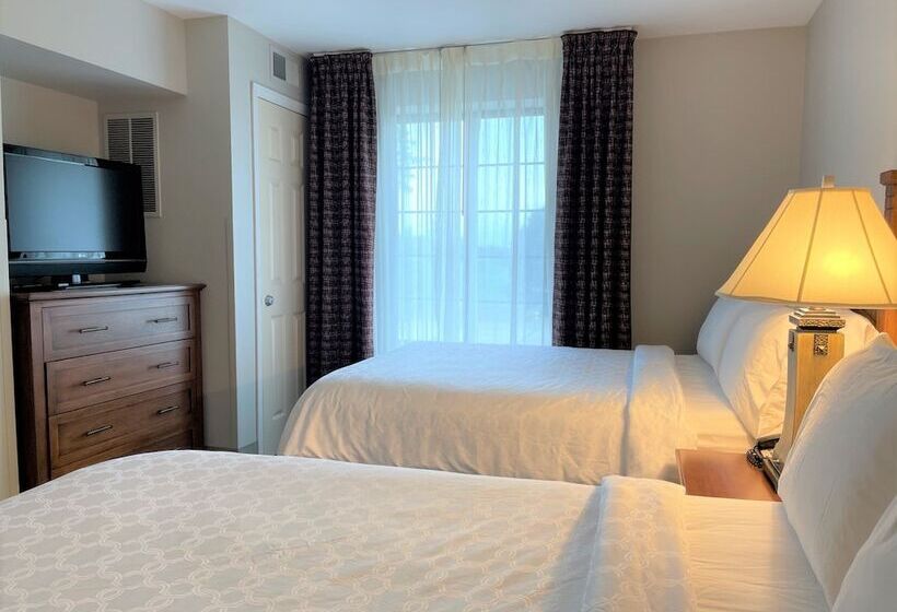 סוויטת 2 חדרי שינה, Staybridge Suites Milwaukee West Oconomowoc, An Ihg