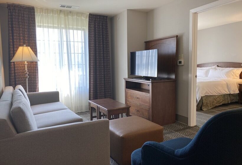 סוויטת 2 חדרי שינה, Staybridge Suites Milwaukee West Oconomowoc, An Ihg