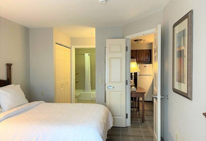 Люкс 2 Спальни, Staybridge Suites Milwaukee West Oconomowoc, An Ihg