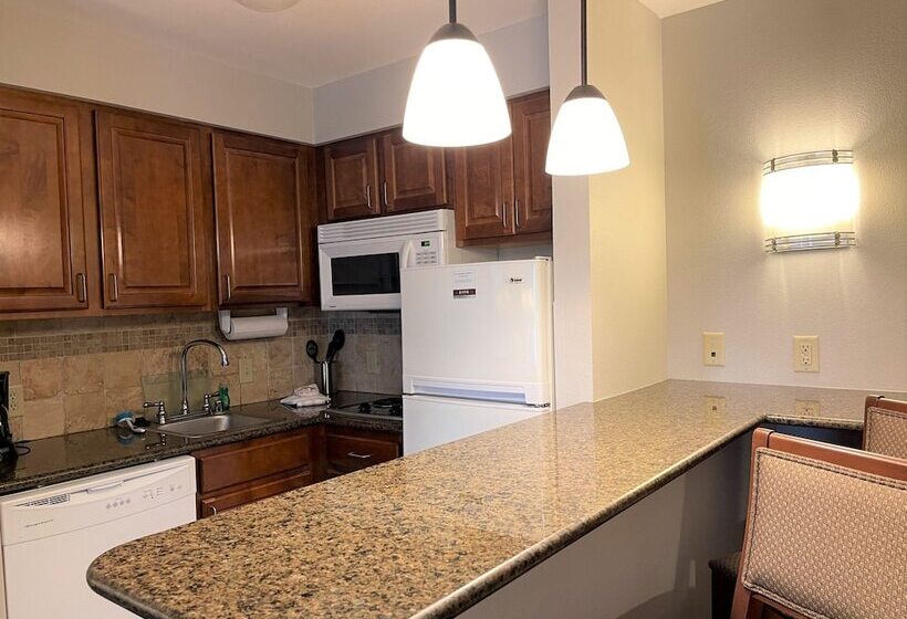 סוויטת 2 חדרי שינה, Staybridge Suites Milwaukee West Oconomowoc, An Ihg