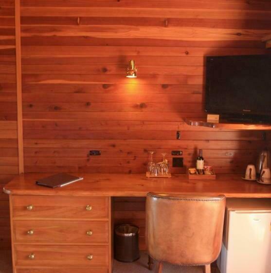 جناح, The Powderhorn Chateau