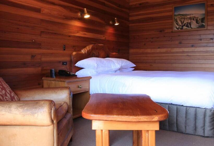 جناح, The Powderhorn Chateau