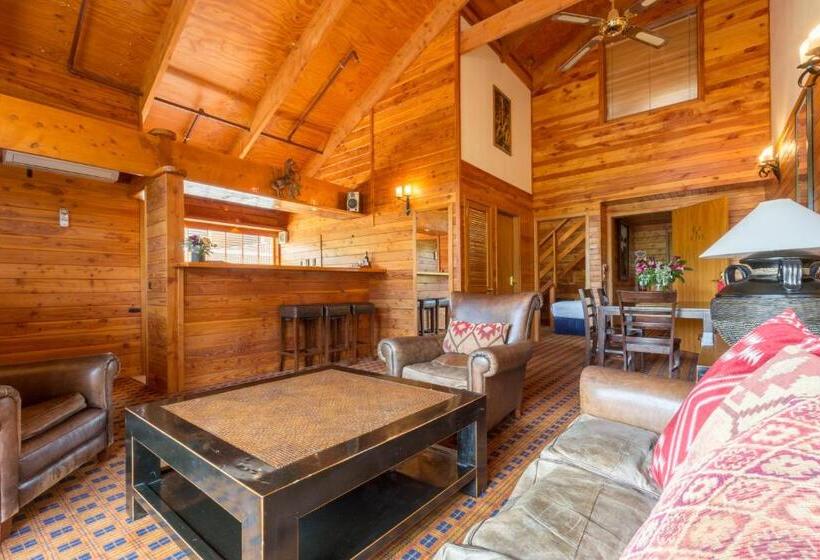 شقة 3 غرف, The Powderhorn Chateau