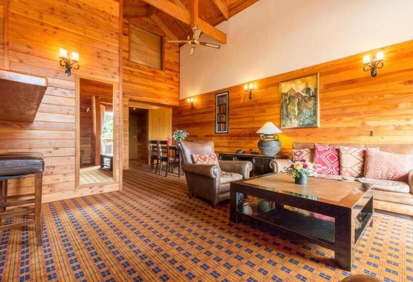 شقة 3 غرف, The Powderhorn Chateau