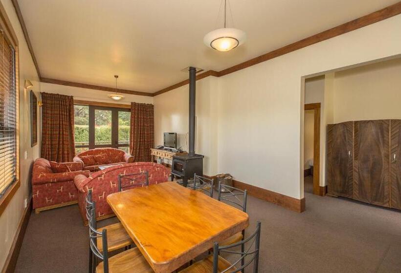 منزل 3 غرف نوم, The Powderhorn Chateau