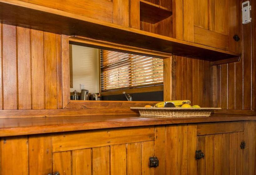 منزل 3 غرف نوم, The Powderhorn Chateau