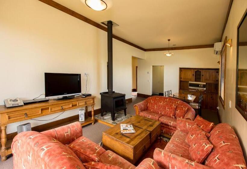 منزل 3 غرف نوم, The Powderhorn Chateau