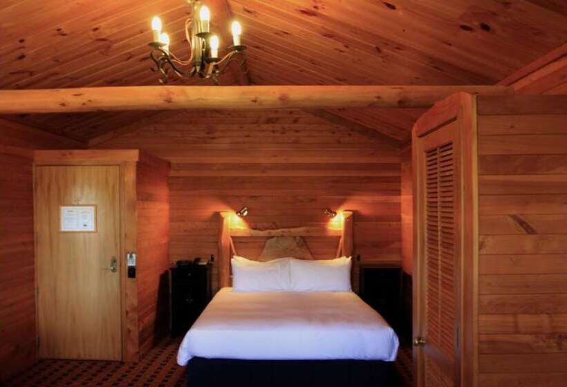 غرفة قياسية, The Powderhorn Chateau