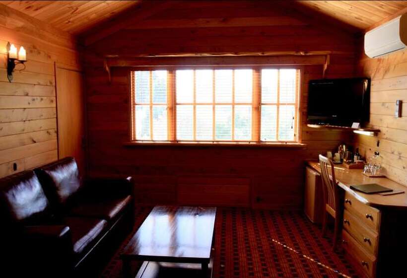 غرفة قياسية, The Powderhorn Chateau