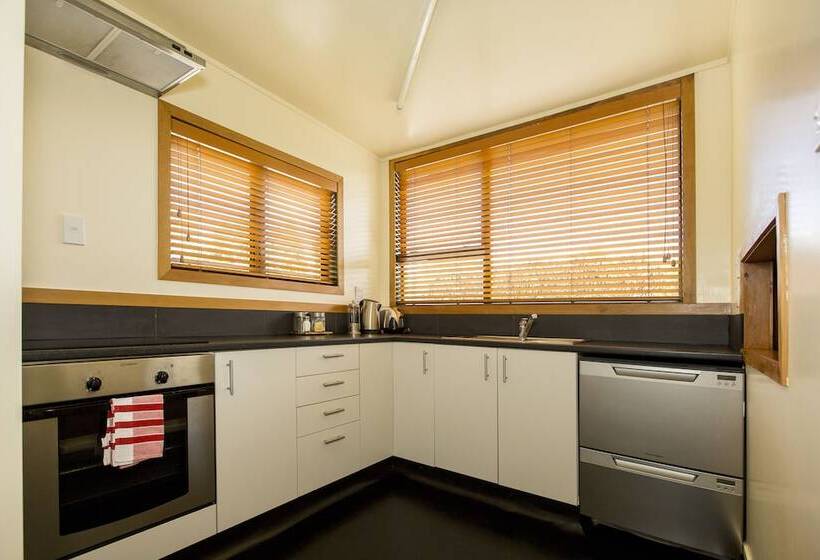 منزل 3 غرف نوم, The Powderhorn Chateau