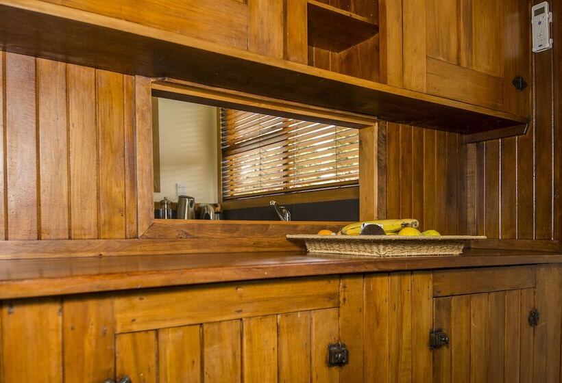 منزل 3 غرف نوم, The Powderhorn Chateau