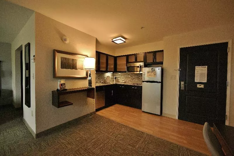 キングサイドベッドのスタンダードワンルーム, Staybridge Suites Syracuse Liverpool, An Ihg