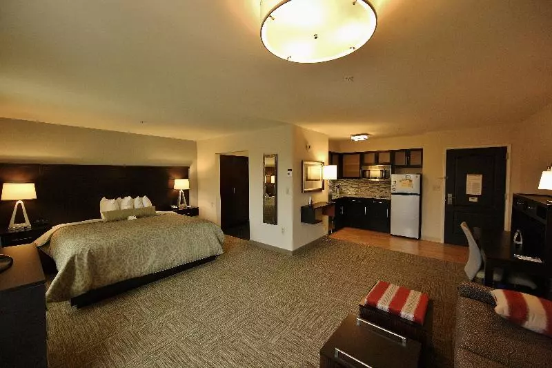 キングサイドベッドのスタンダードワンルーム, Staybridge Suites Syracuse Liverpool, An Ihg