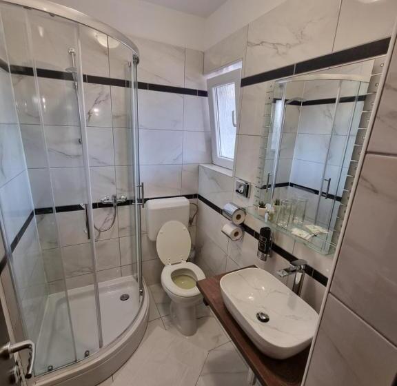 اتاق استاندارد با بالکن و چشم‌انداز دریا, Villa Anton
