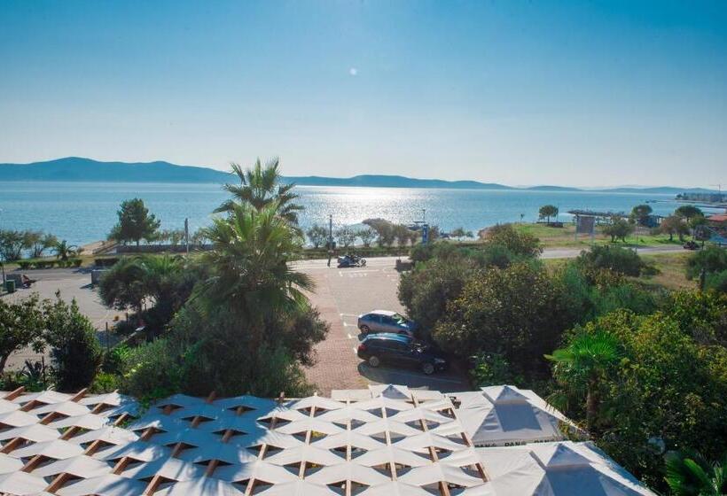 اتاق استاندارد با بالکن و چشم‌انداز دریا, Villa Anton