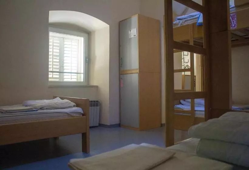 ルームシェアのワンベッド, Hi Hostel Rijeka