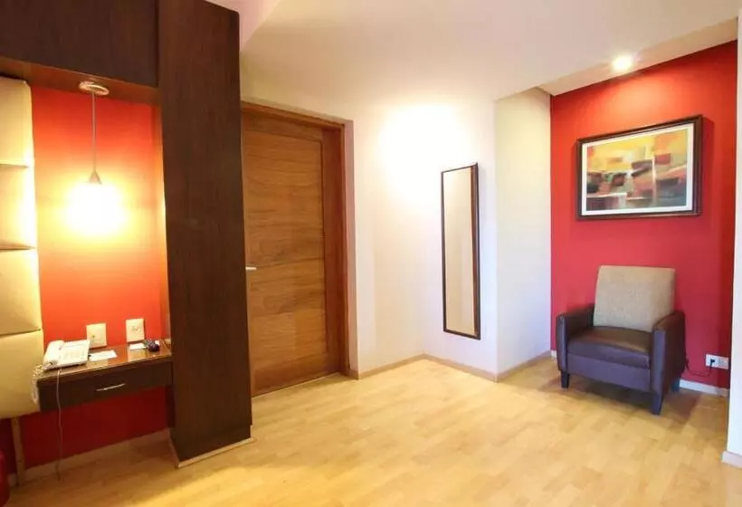 سوییت جونیور, Colon Plaza Business Class