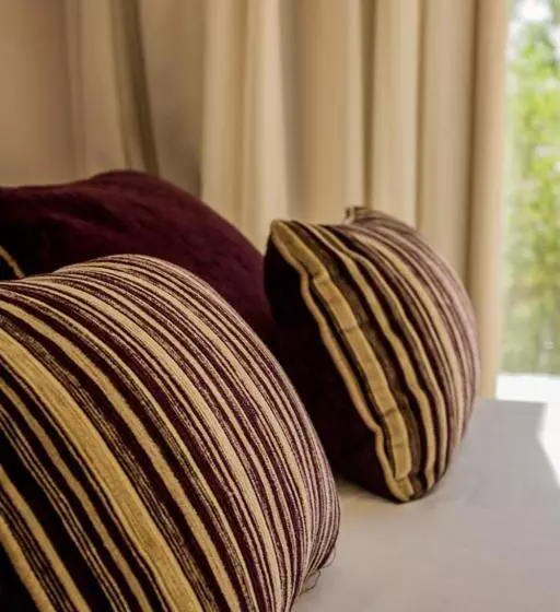 استودیوی استاندارد, Jaz Neo Saraya Palms