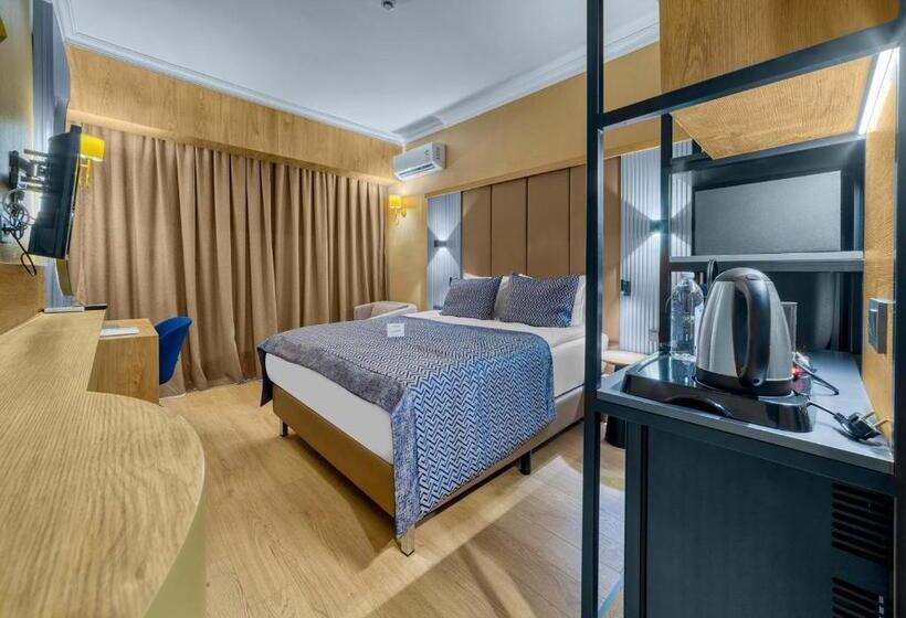 标准间内部标间, Numa Port