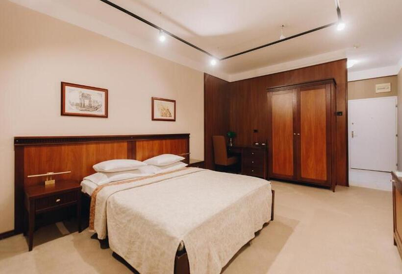 اتاق استاندارد, The Regent Club