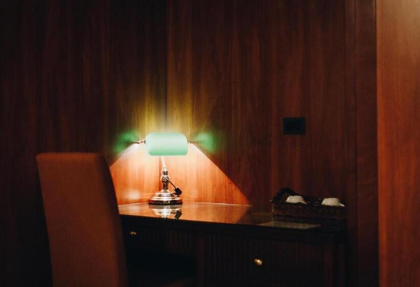 اتاق استاندارد یک نفره, The Regent Club